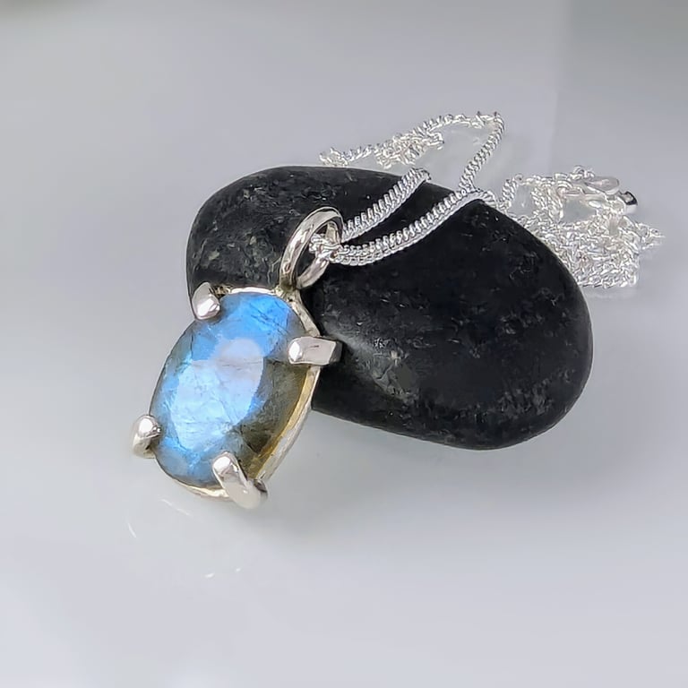 HANDMADE Recycled sterling silver Labradorite pendant