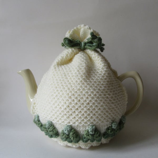 Tea cosy Tea cosie - cream with ombre green bobbles