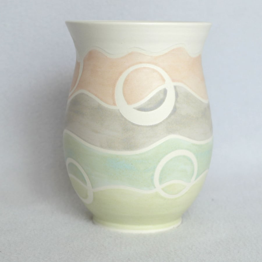 19-127 Stoneware pottery hand thrown pastel vase (Free UK postage)