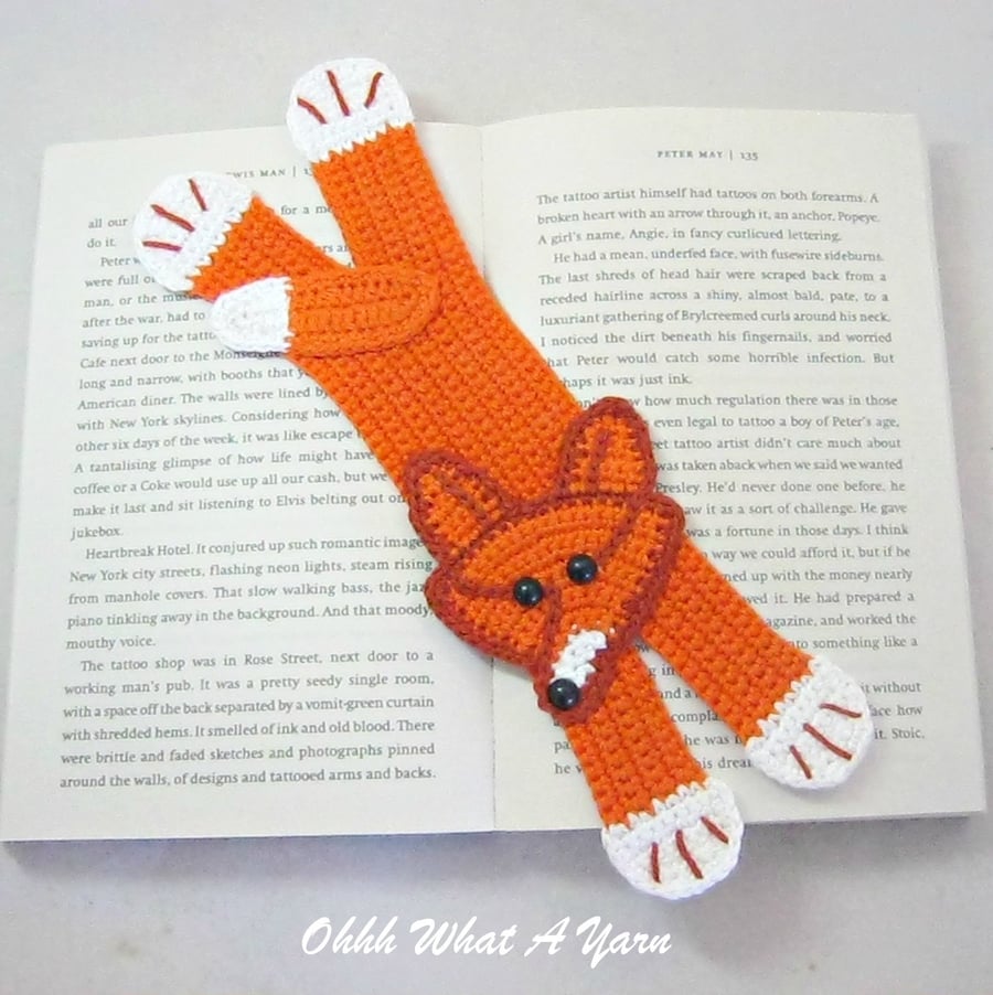 Crochet fox bookmark