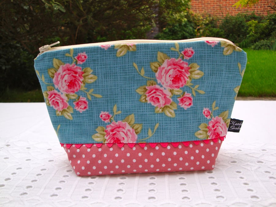 SALE Cotton Make Up Bag - zipper pouch - floral... - Folksy