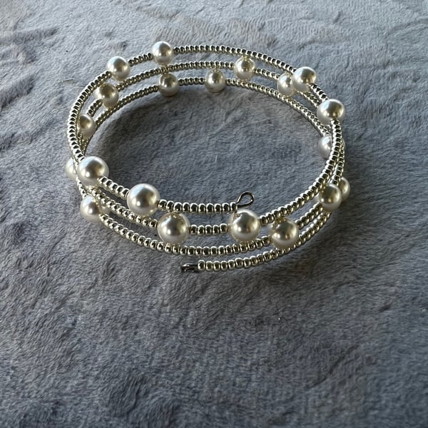 Swarovski Pearl Memory Wire bracelet 