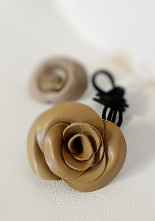 Leather Rose Pendant Necklace - warm Camel