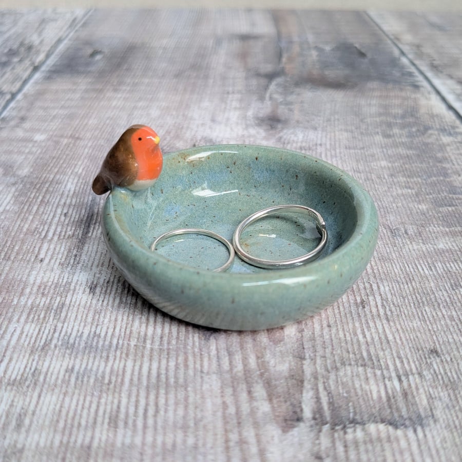 Small ceramic ring dish with mini robin