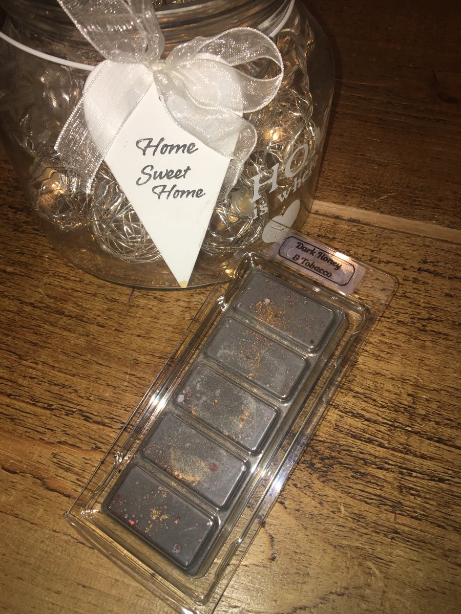 Dark Honey and Tobacco Soy Wax Melt 5 cell Clamshell