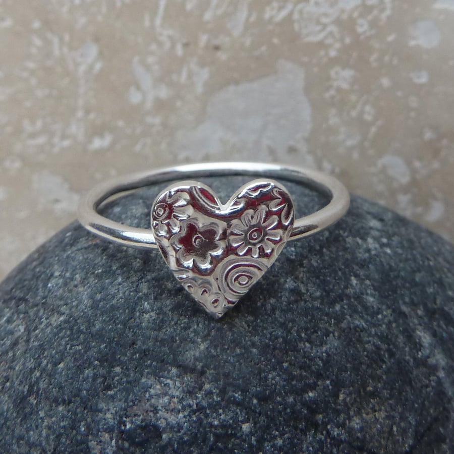 Sterling Silver Heart Charm Ring - UK Size S - RNG004