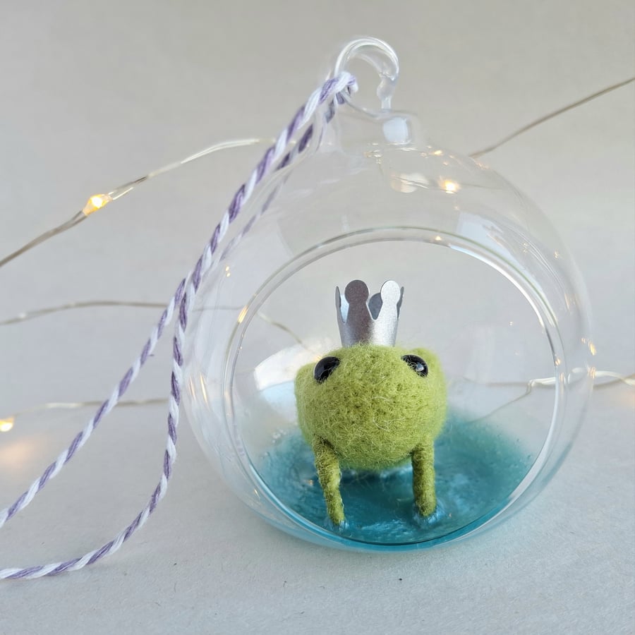 Glass Bauble - Cheeky Frog