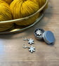 Stitch markers for knitting and crochet, set of 6 wooden flower design  - Image 6