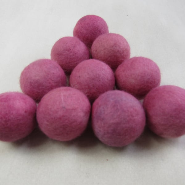 10 Large 3cm Brazilwood Pink Natural Dye Felt Balls