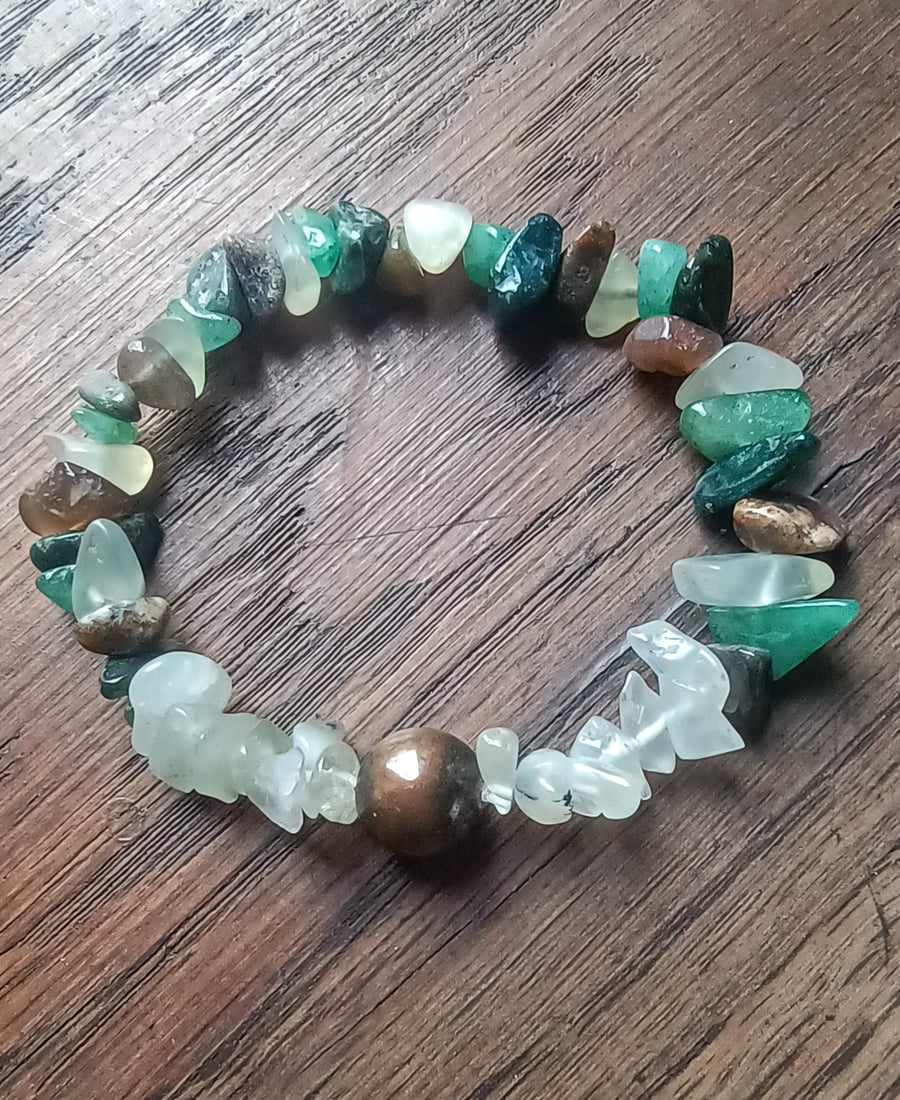 "Seaweed" - Crystal chip and bronze bead stretchy bracelet 