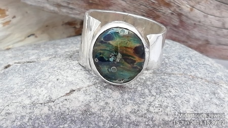 Ring Hammered Cabochon 