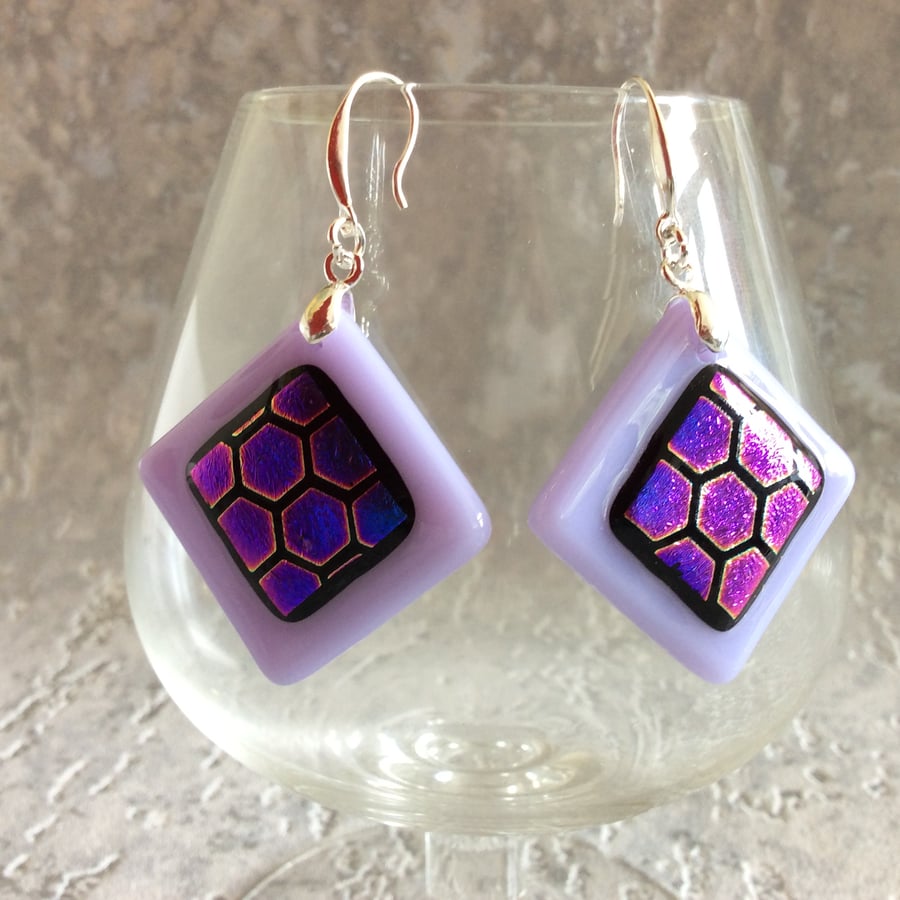 Hexagonal patterned earrings. (0432)