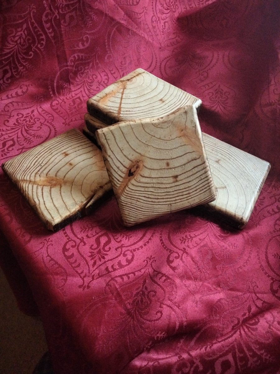 Set of 6 handmade wooden coasters (pine)
