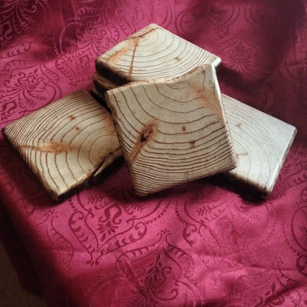 Set of 6 handmade wooden coasters (pine)