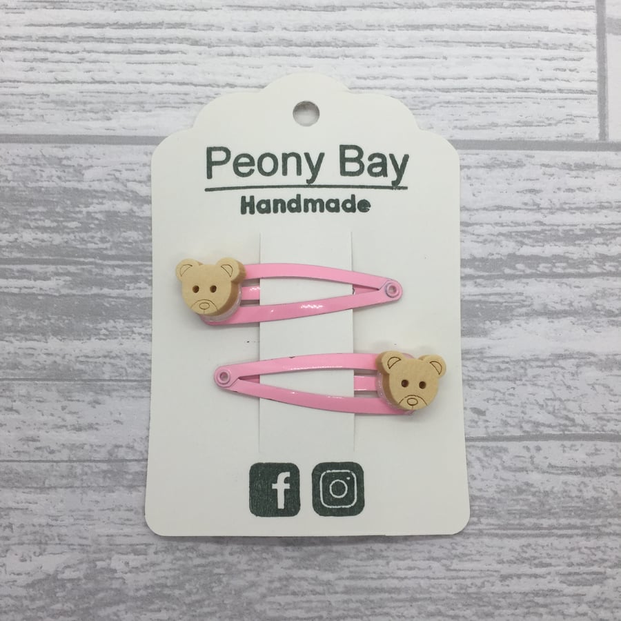 Girl’s teddy bear hair clips in pink