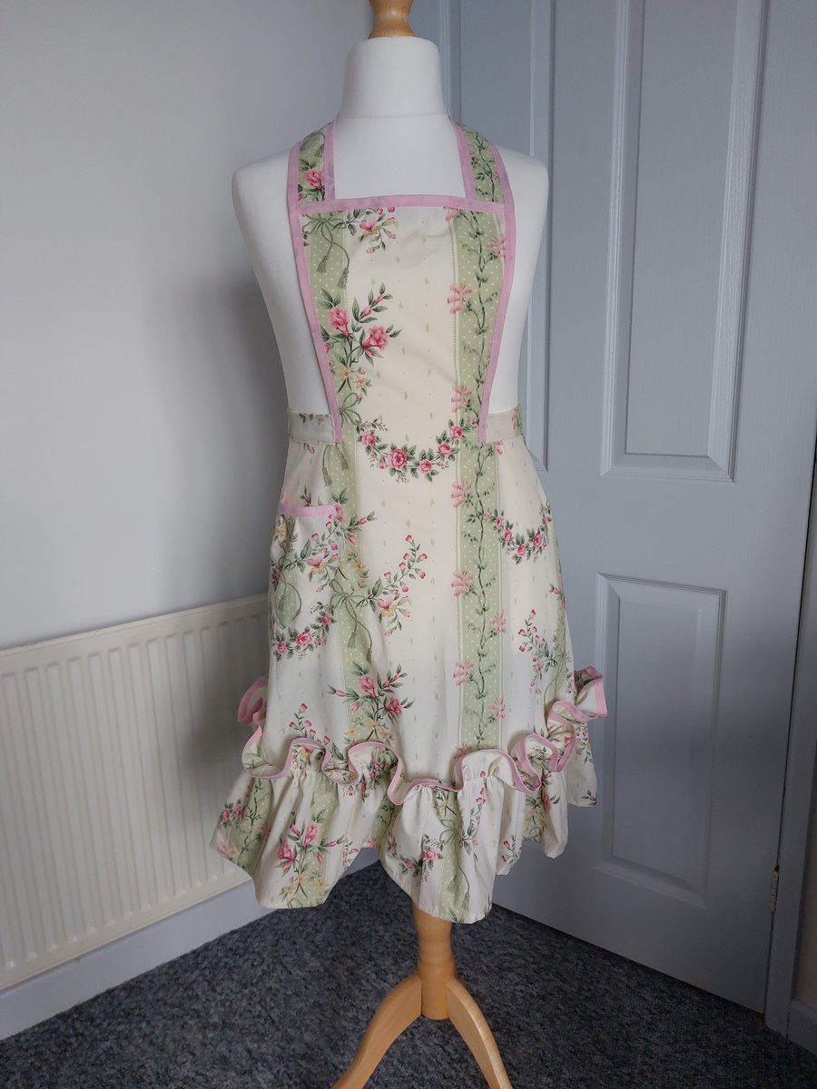 1940's retro style bib apron 