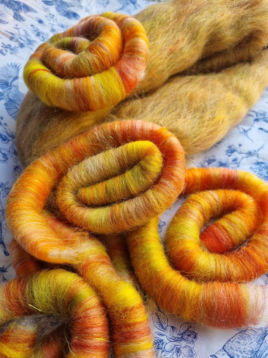 Fibre rolags for spinning