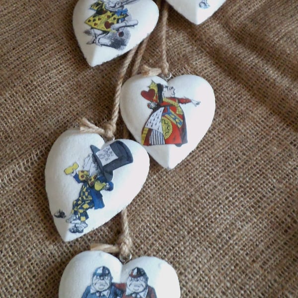 Alice In Wonderland Hanging Hearts Decoration Wooden Rustic Unusual 
