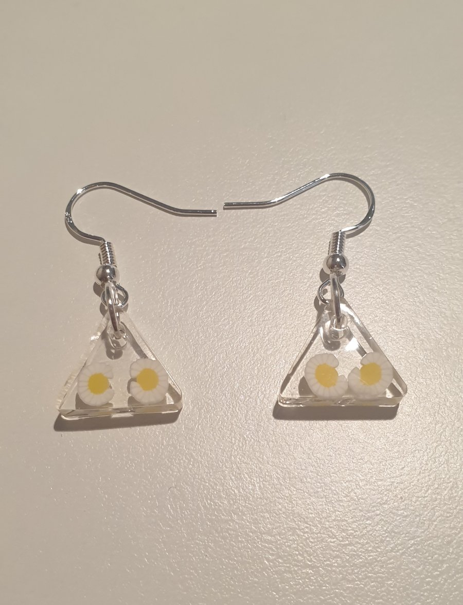 Triangle daisy flower resin earrings