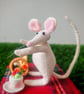 Picnic Mouse -handmade felt mouse - Image 4