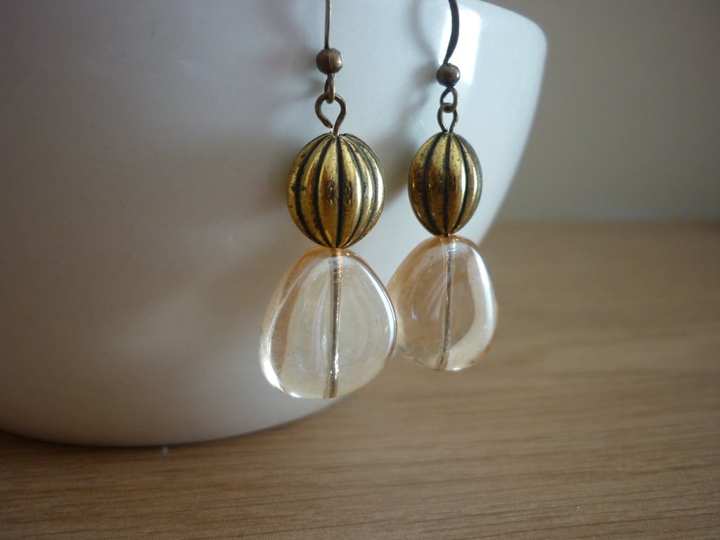 CHAMPAGNE & ANTIQUE BRONZE DANGLE EARRINGS.