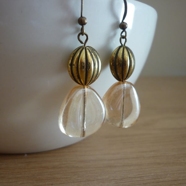 CHAMPAGNE & ANTIQUE BRONZE DANGLE EARRINGS.