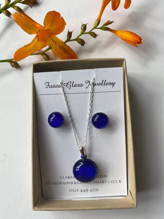 Fused dichroic glass pendant set