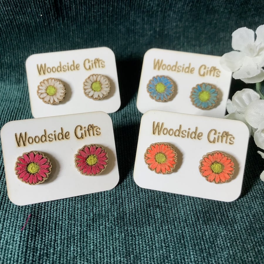 Painted daisy stud earrings, hand painted laser engraved earrings, flowers