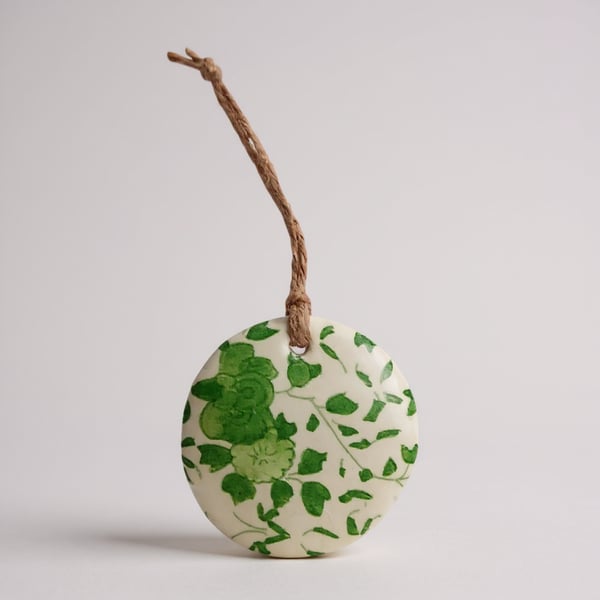 Green Delftware Style Round Clay Hanging Aromatherapy Diffuser