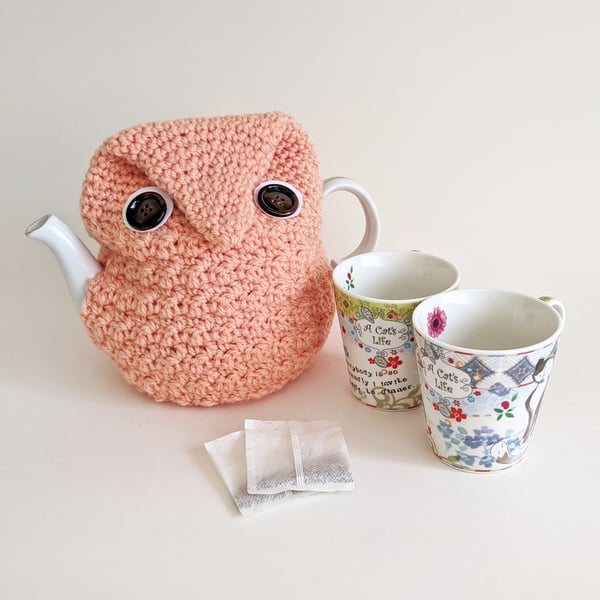 Owl-Shaped Teapot Tea Cosy in Peach