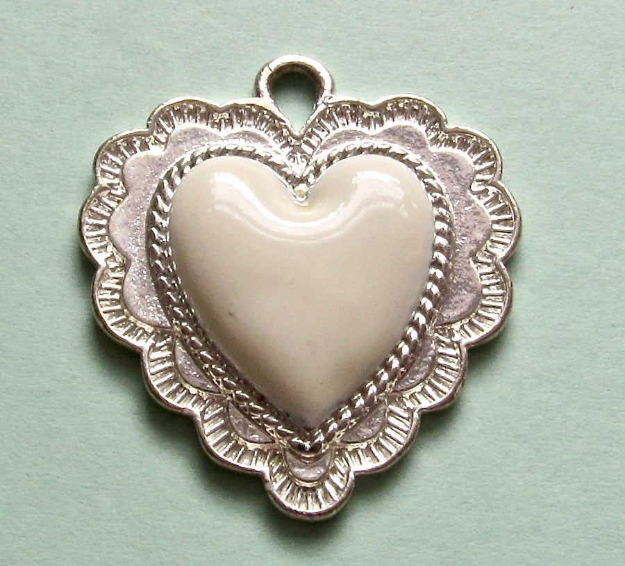  Destash:HEARTS: Small Scalloped Heart, Silver Metal with Raised Acrylic Centre