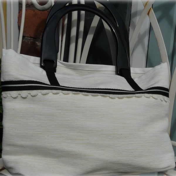 Handmade Cream and Black Solid Handled Handbag.