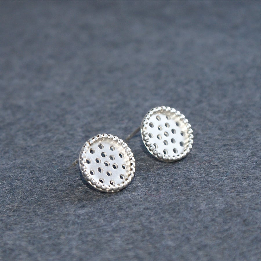 Retro flower silver stud earrings