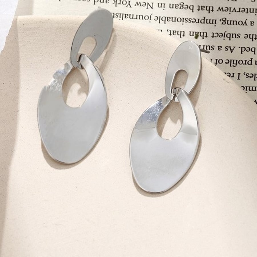 OVAL DROP EARRINGS SILVER TONE