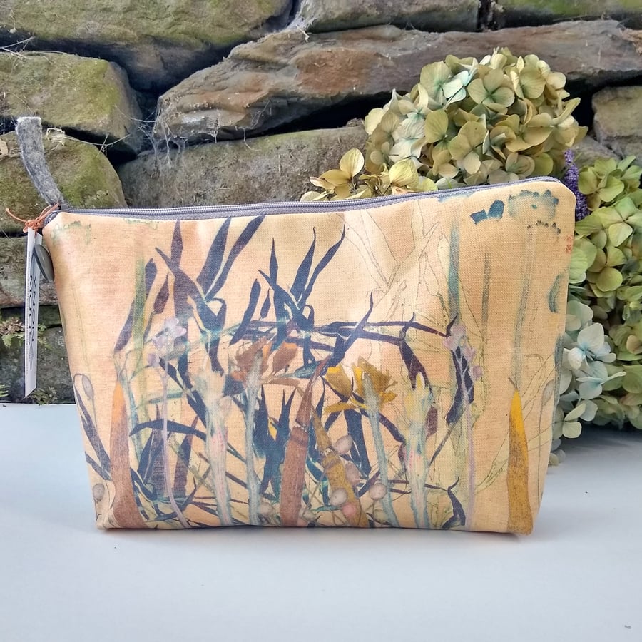 Bamboo design zip clutch bag