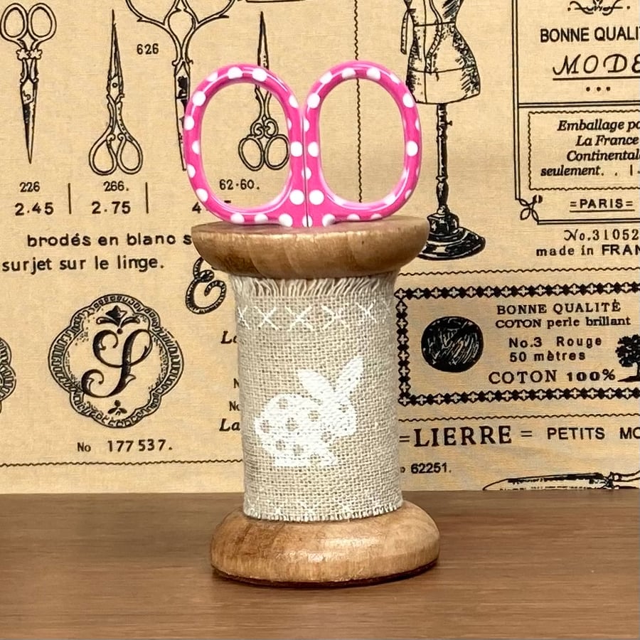 Scissor stand with scissors 