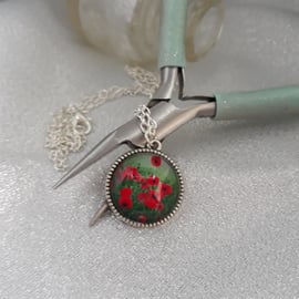 NL272  Poppy pendant with 18 Inch chain