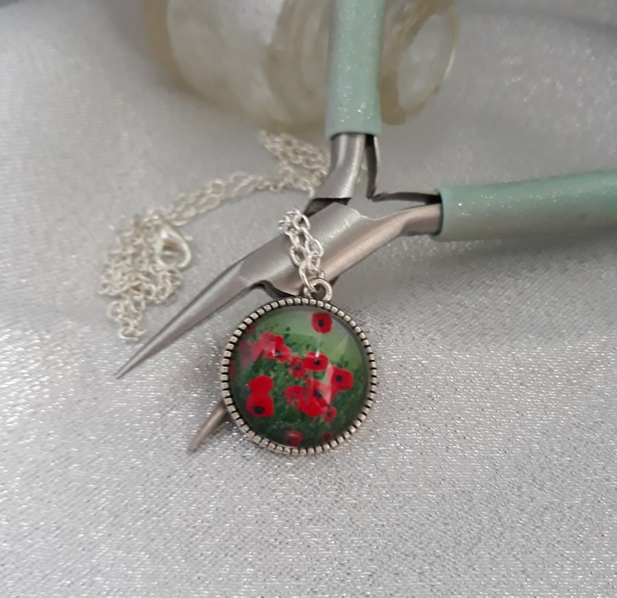 NL272  Poppy pendant with 18 Inch chain