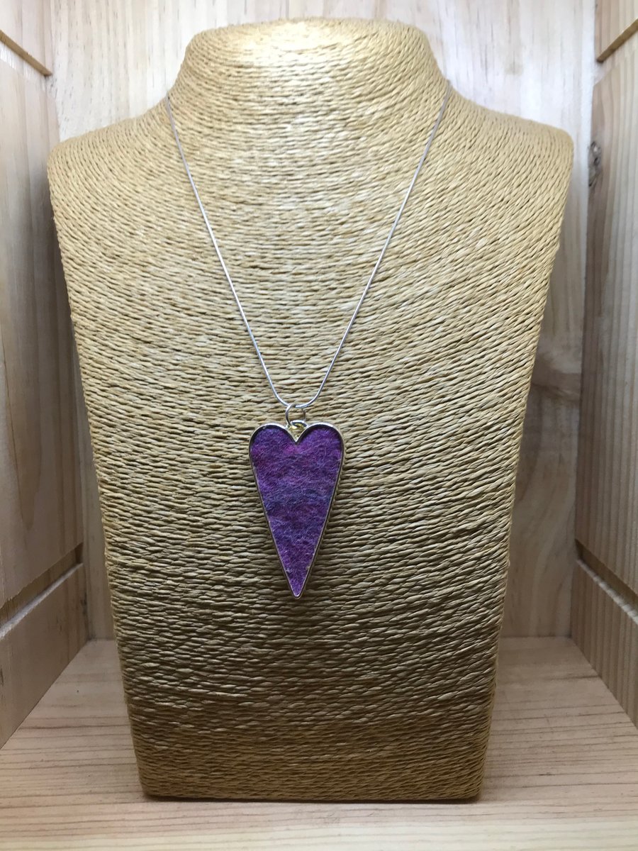 Felt Heart Necklace. (683)