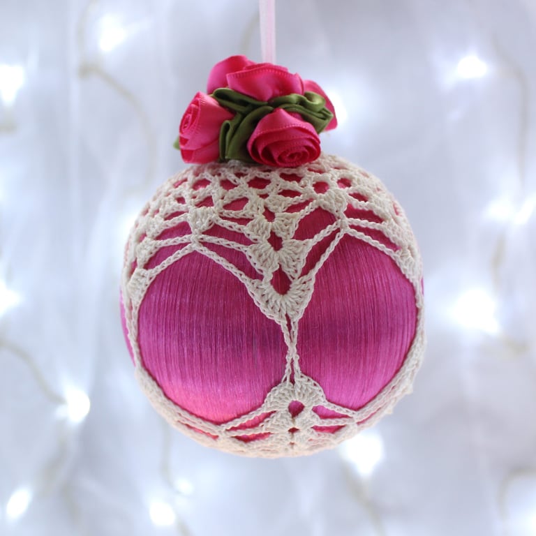Christmas bauble pink and white vintage style, H1