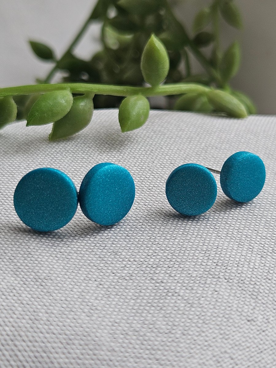 Metalic turquoise studs 