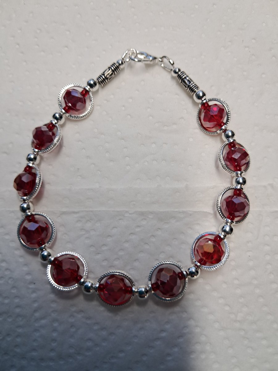 Bracelet with Rondelle faceted beads with engraved links