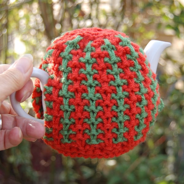  Tea cosy - hand knitted in a orange and green, one cup size - pumpkin