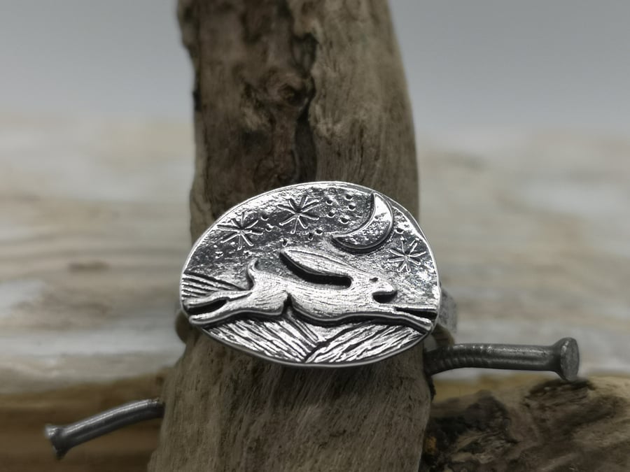 Running Hare Ring with Crescent Moon (UK SIZE P)