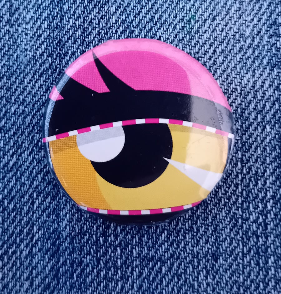 Vintage Comic Badge – Yellow Eye