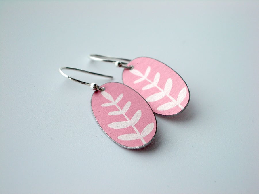 Light pink leaf oval earrings 