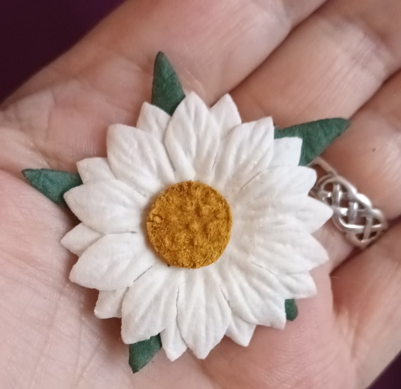 Pack of 6 Large Mulberry Paper Daisy Head.