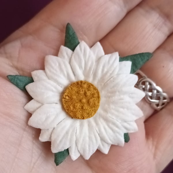 Pack of 6 Large Mulberry Paper Daisies, White Daisy.