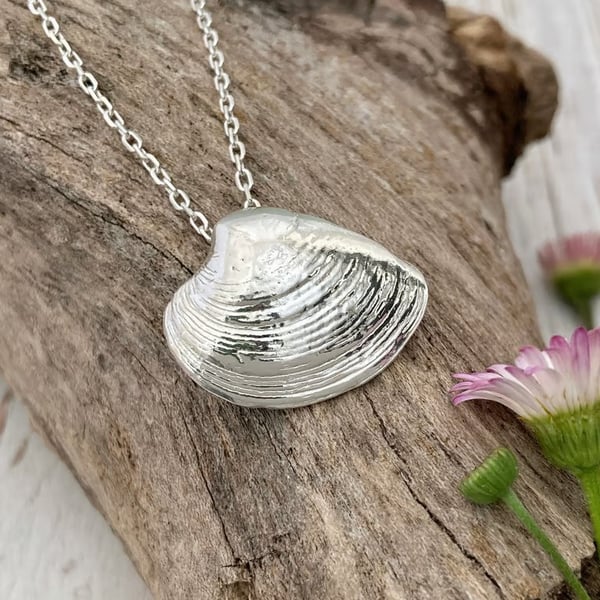 Venus Clam Shell Necklace – Recycled Fine Silver Pendant