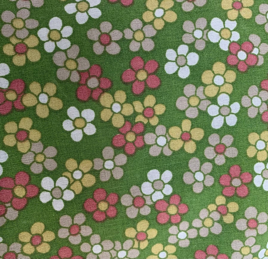 Pretty RETRO Daisies Green Lampshade in 60s 70s Daisy Vintage Fabric 